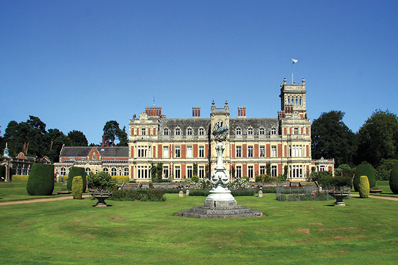 Vintage Day Out to Somerleyton Hall & Lowestoft